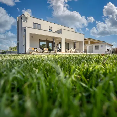 Gina Nova Vas (Porec)