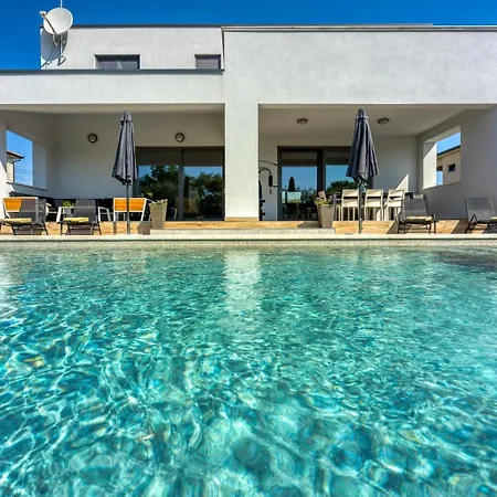 Gina * Nova Vas (Porec)